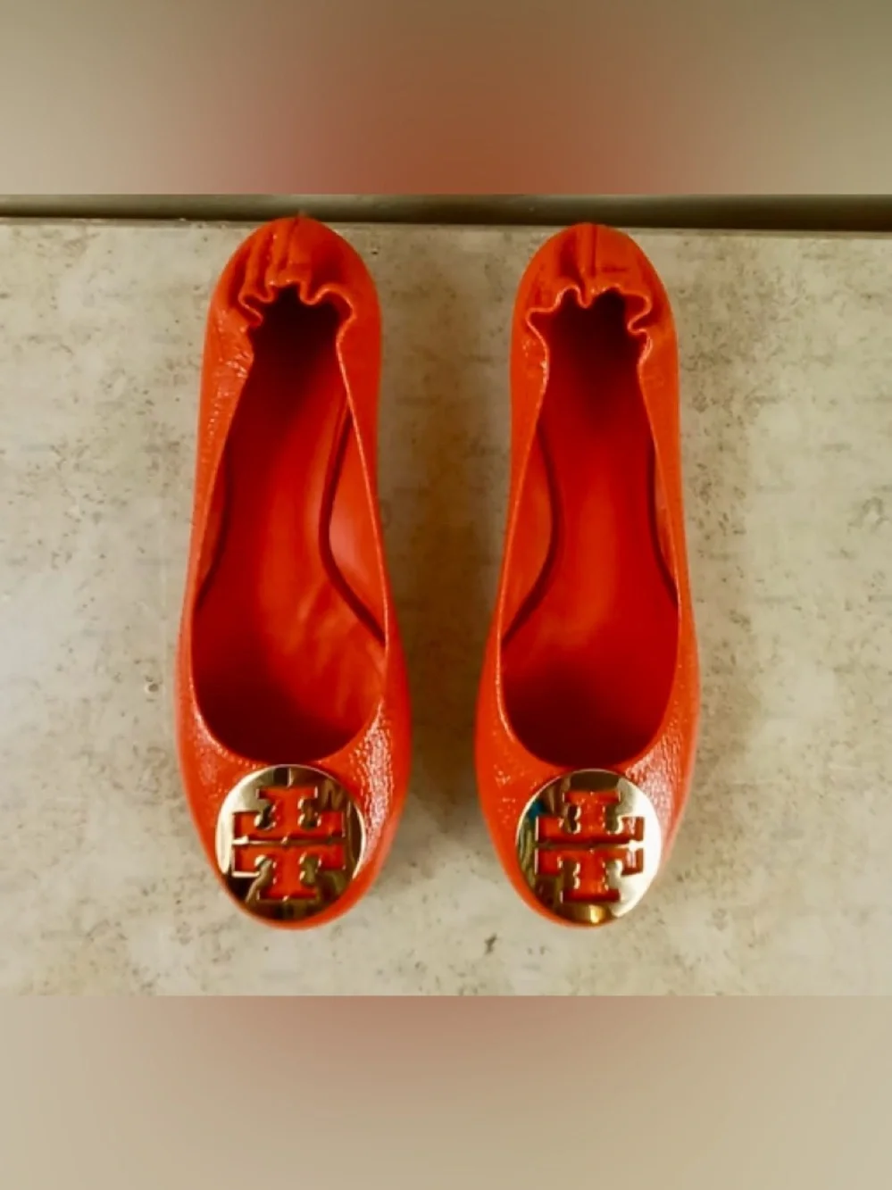 Tory Burch Orange Patent Leather Ballet Flats with Gold Logo - Picture 2 of 9